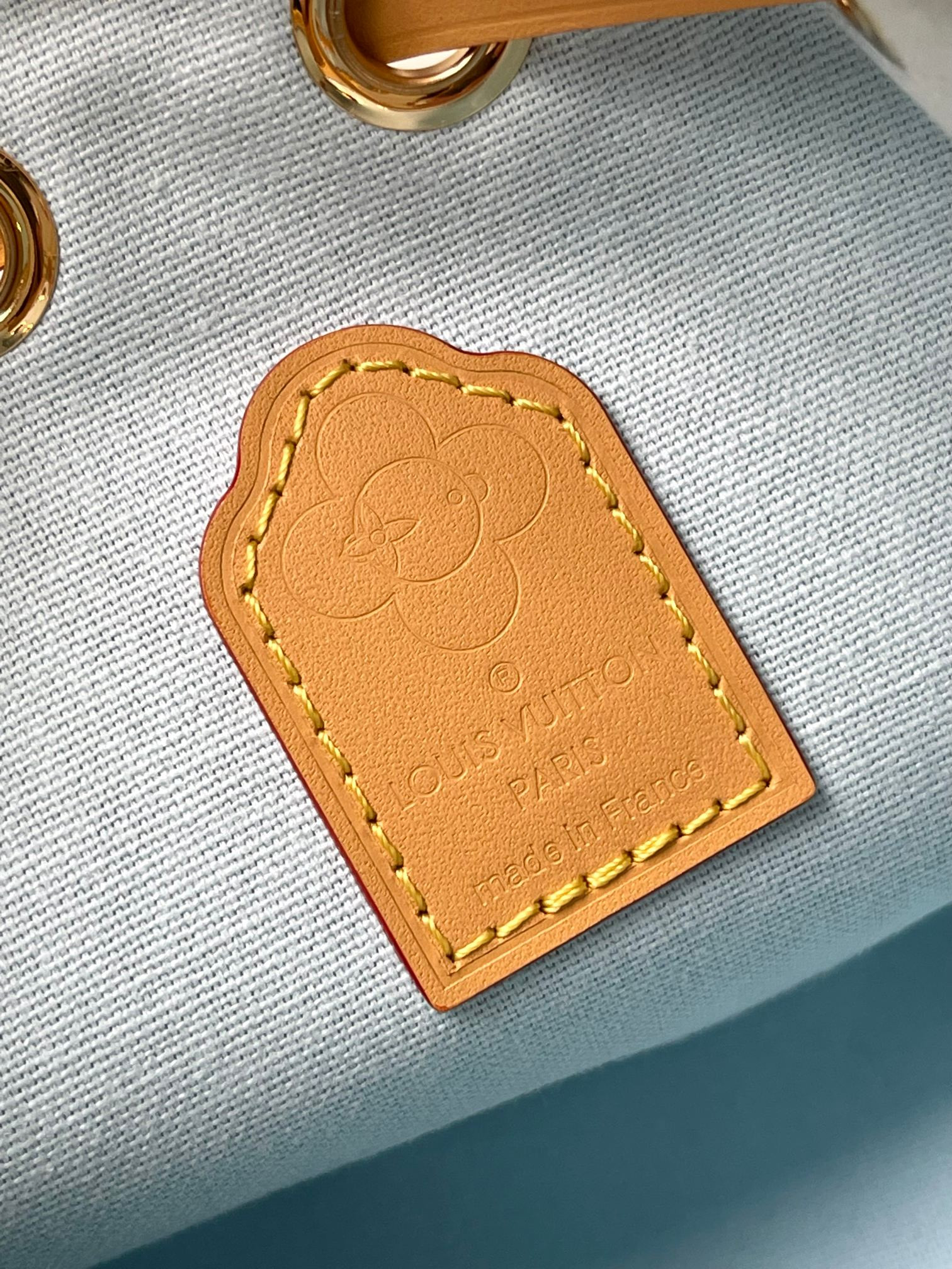 LV Nano Noé M12221 13x16x10cm