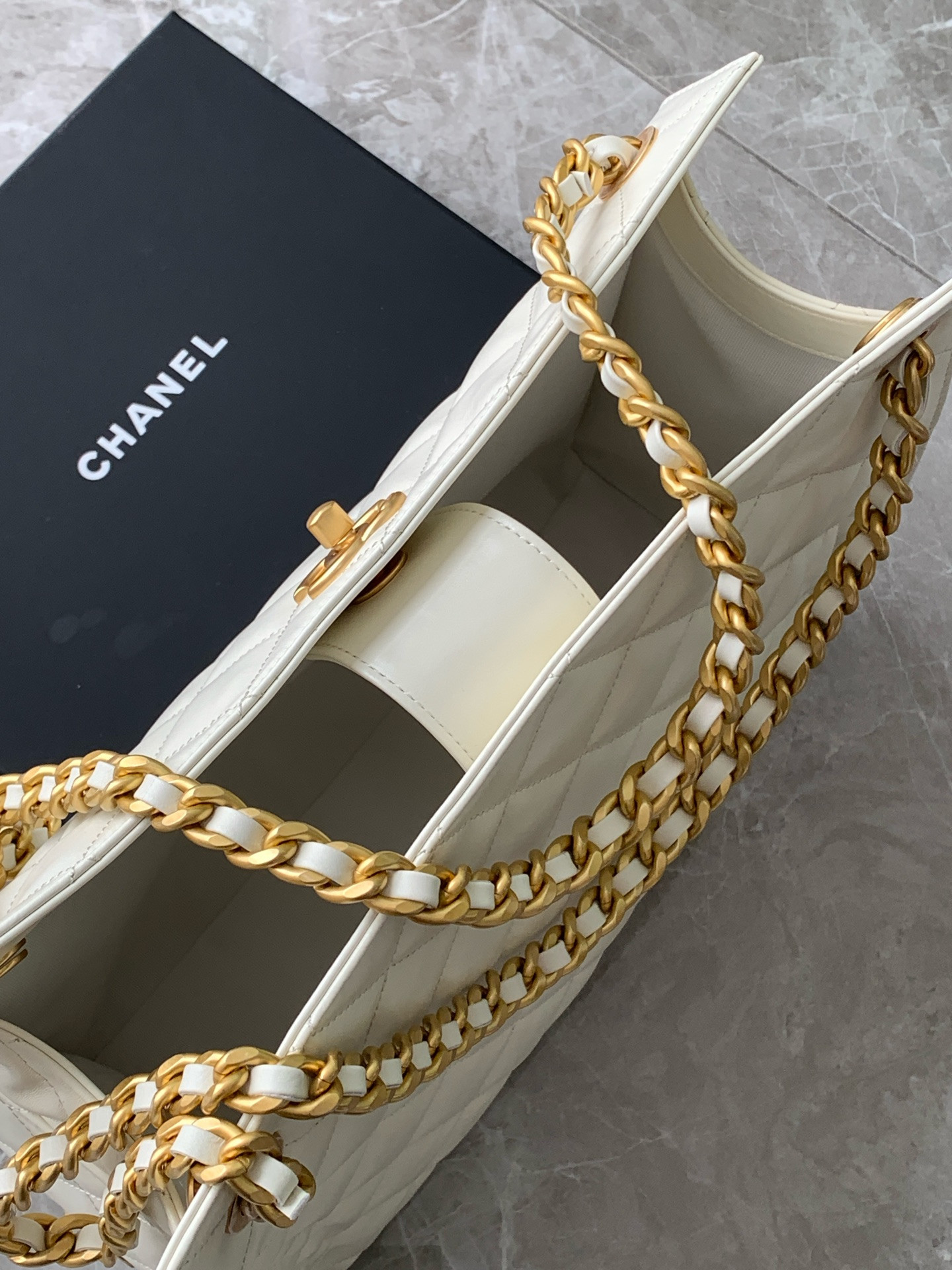 Ch*el shopping bag hobo 26x31x13cm