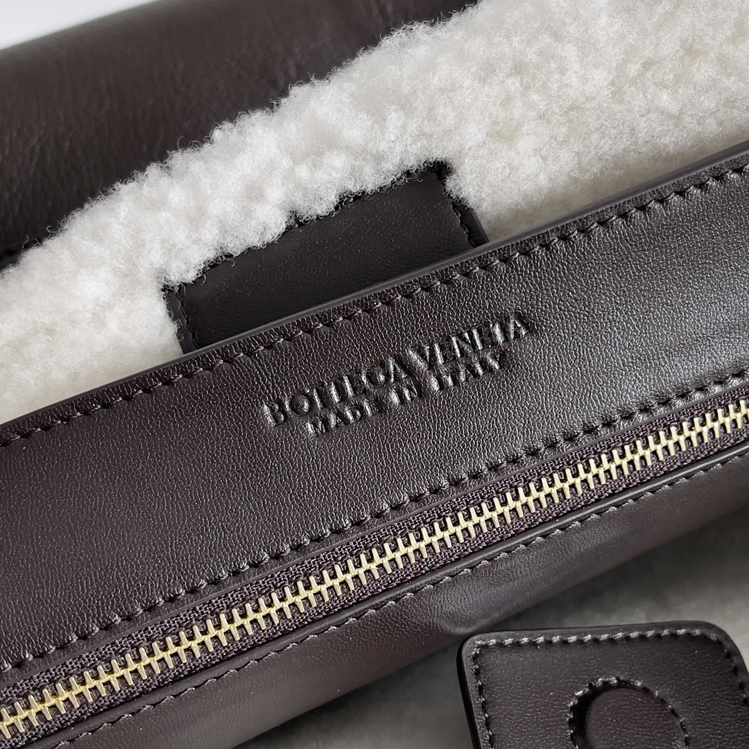 bo*te*ga Ve*ne*ta medium andiamo 32x24x12cm