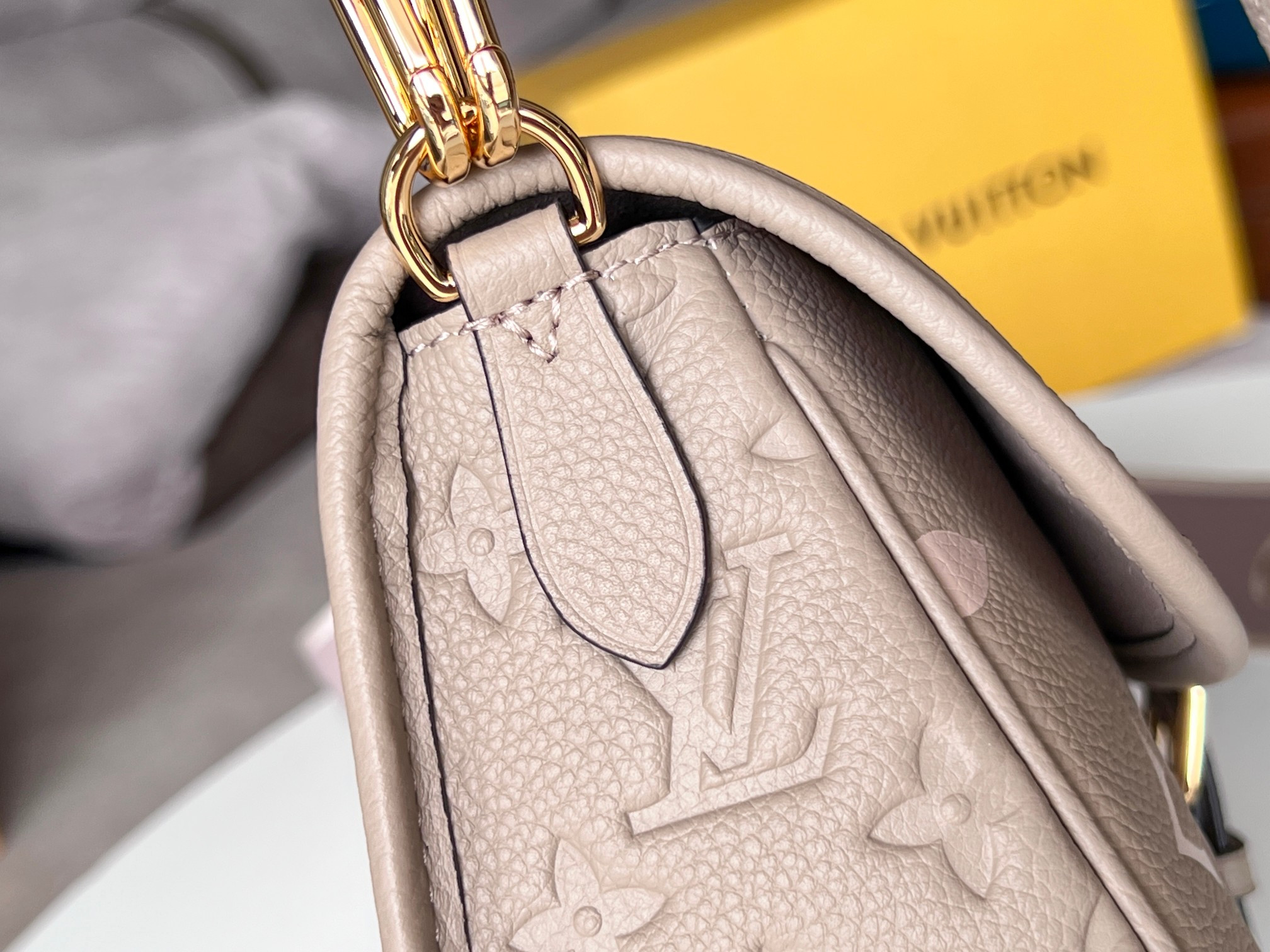 LV Diane M46583 23x16x8.5CM