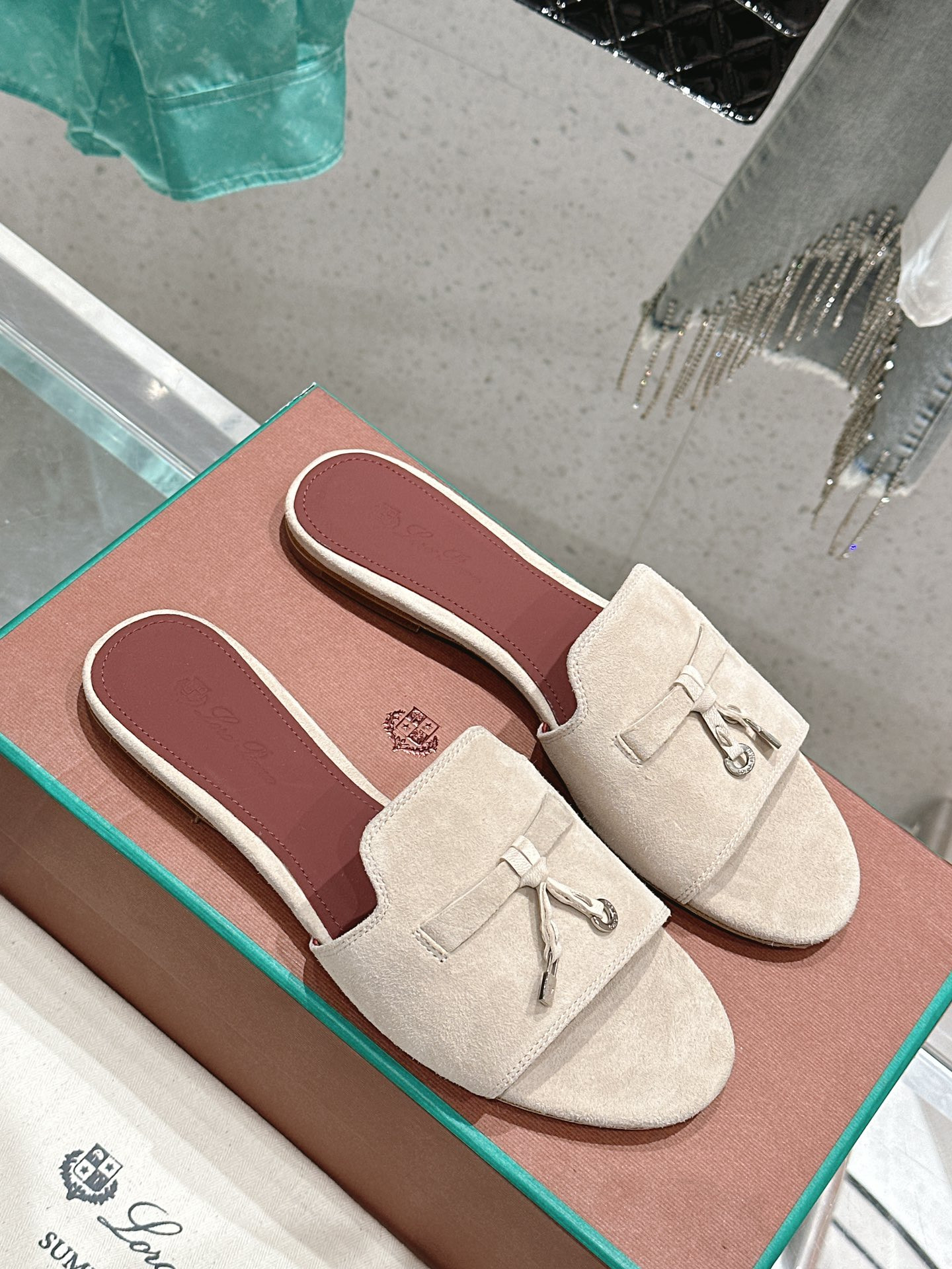 ua L**o p*ana summer charms sandal