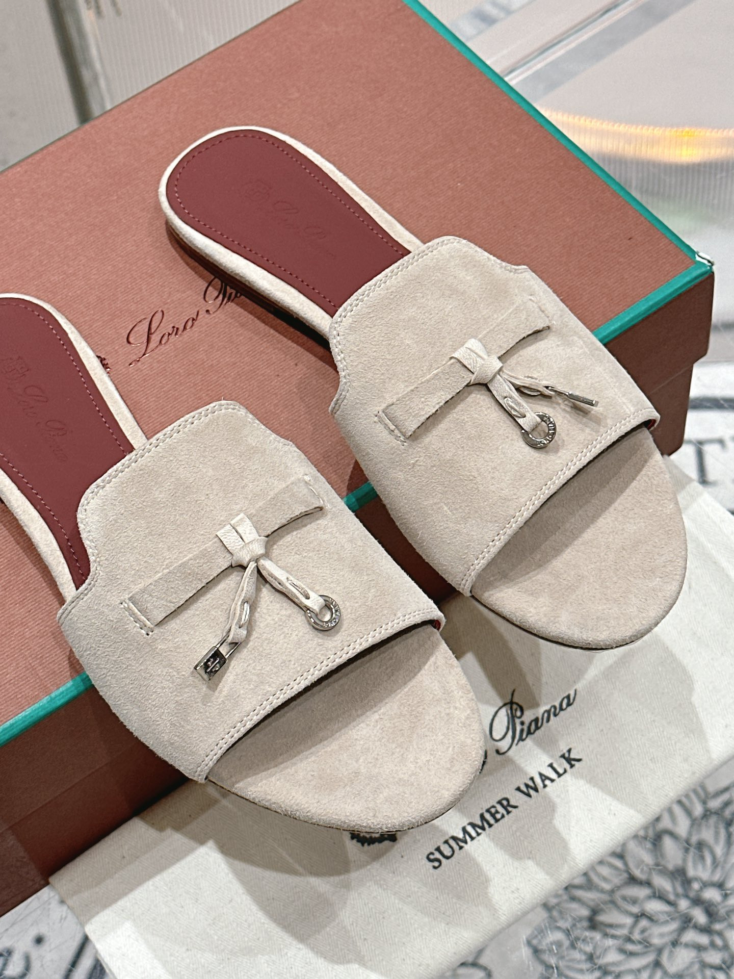 ua L**o p*ana summer charms sandal