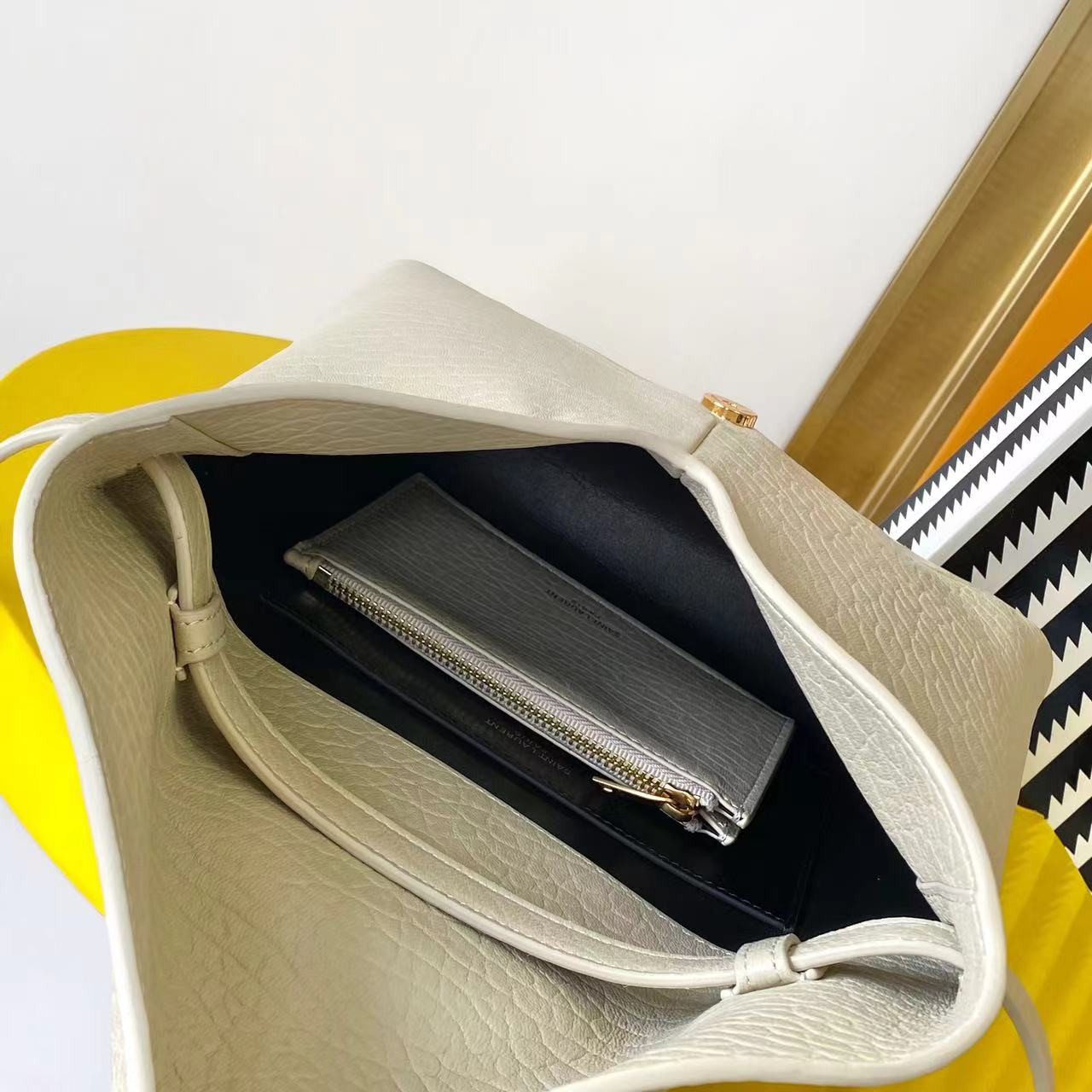 Y*L cassandra envelope messenger in lambskin 23x16.5x6cm