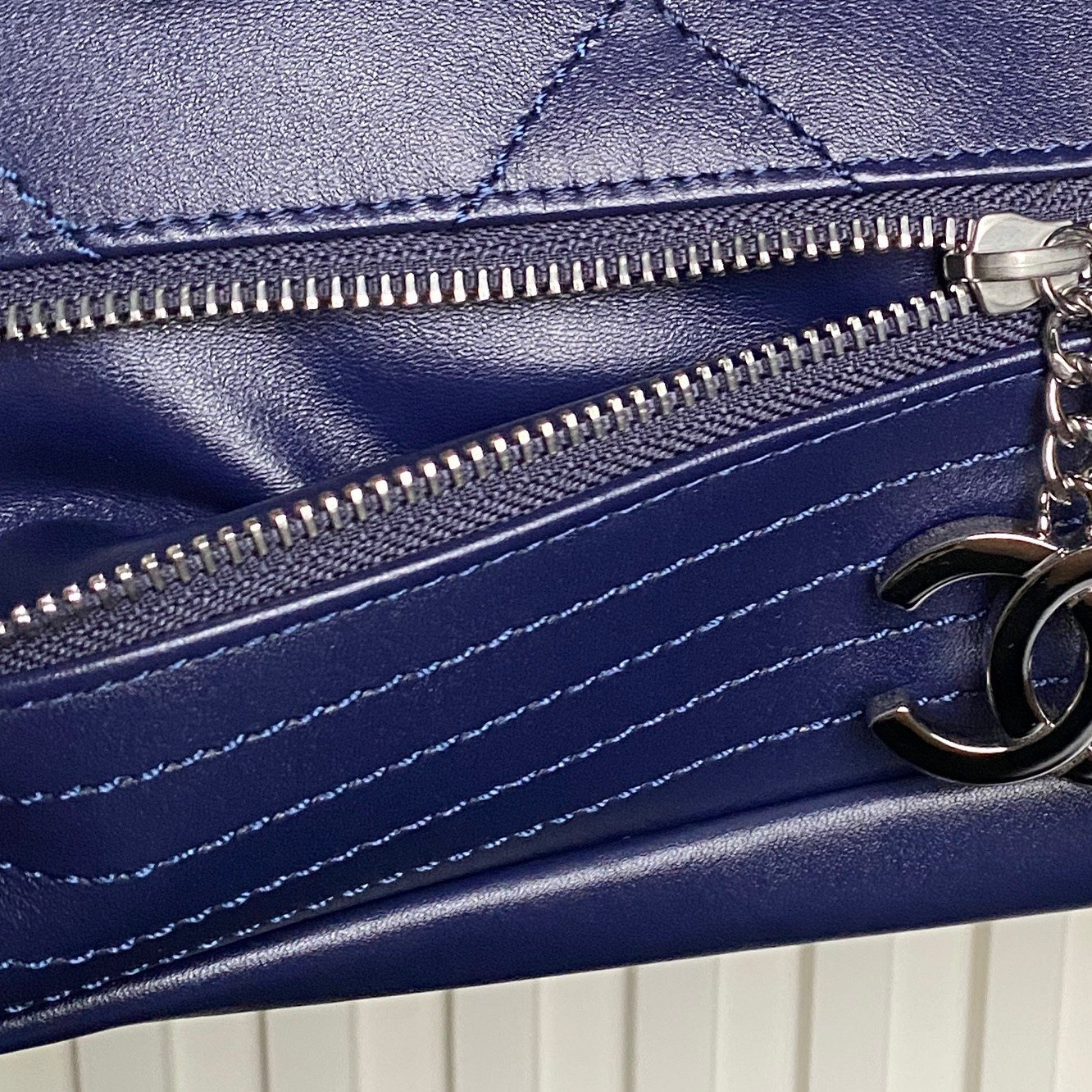 Ch*el vintage graffiti tote airport bag 36x24x12cm