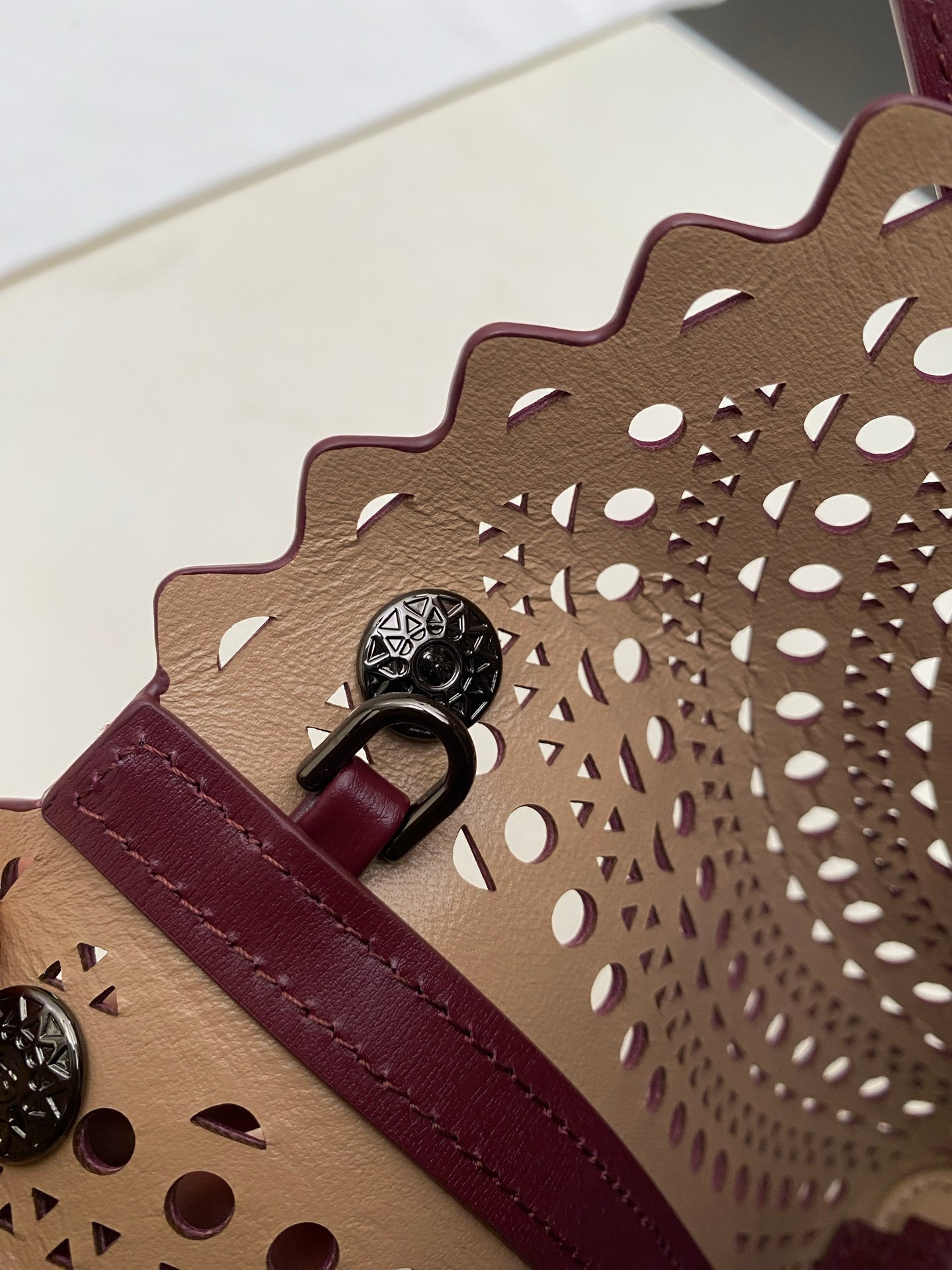 ALAÏA Mina 25 bag 25x20x12cm