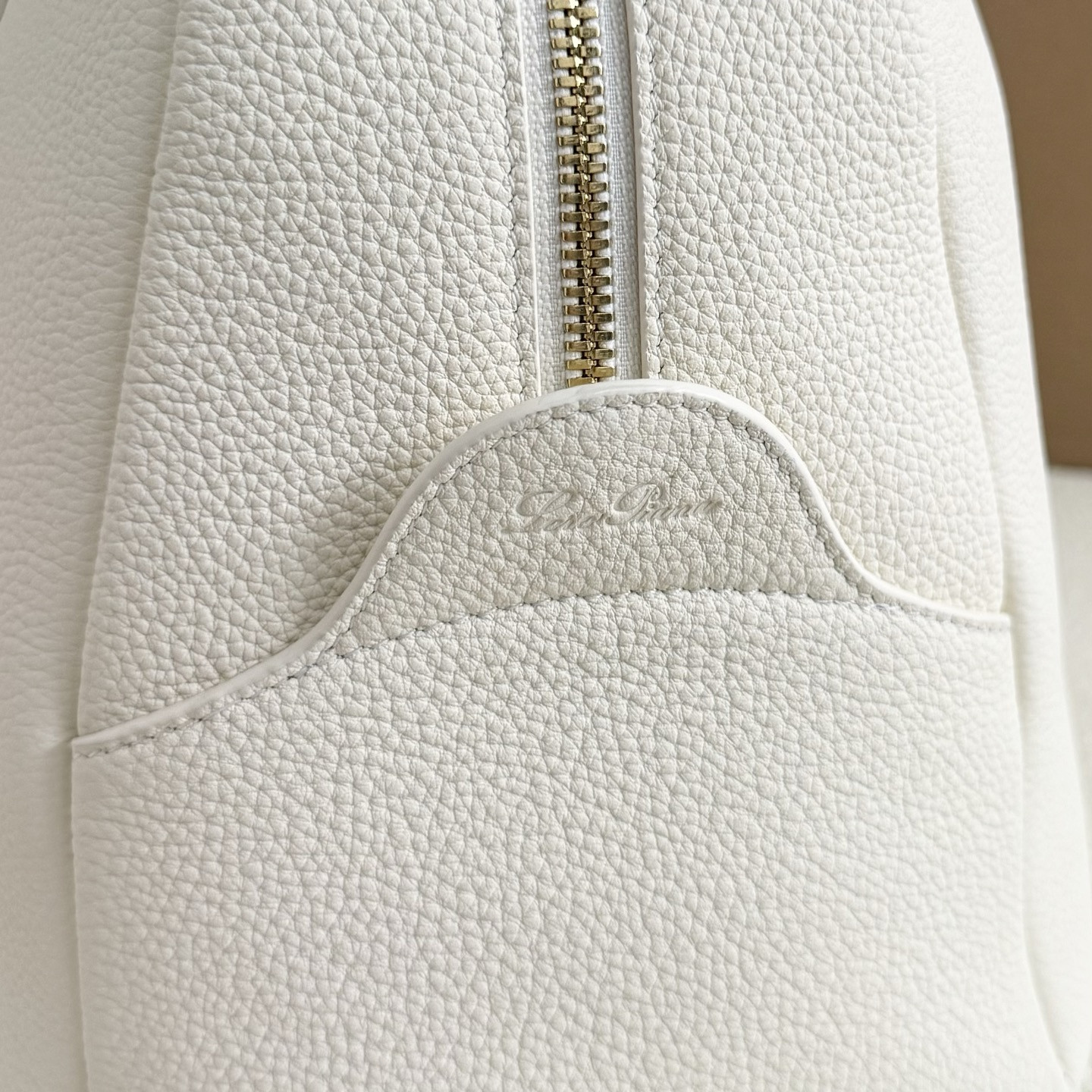 L**o p*ana needle 38x22x16cm