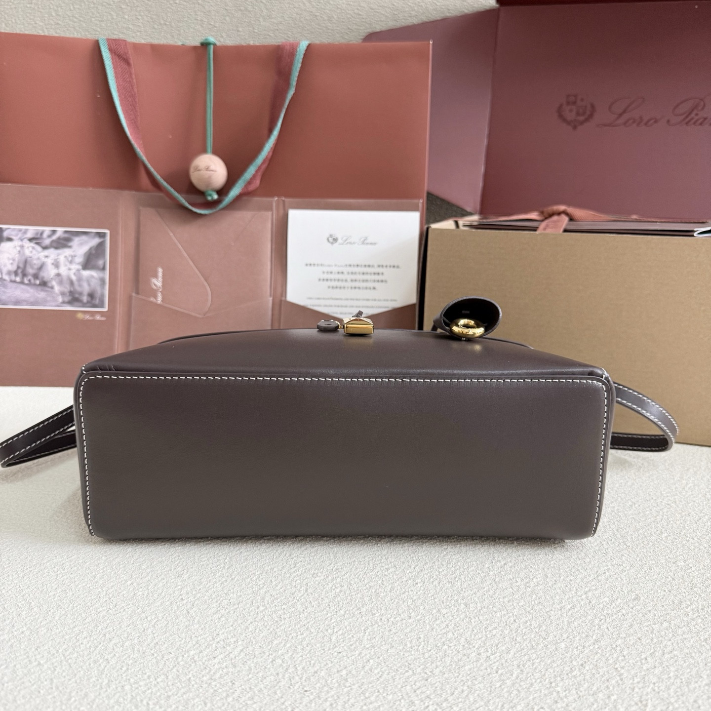 L**o p*ana extra pocket l27 calfskin 16x27x10cm