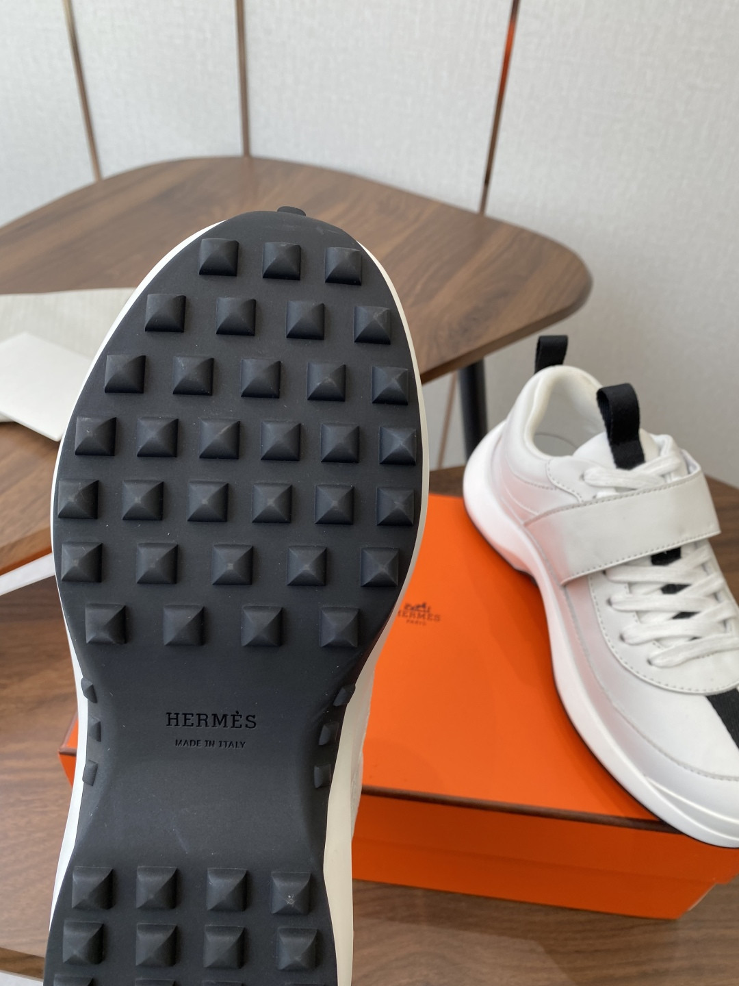 ua H**me5 loop sneaker