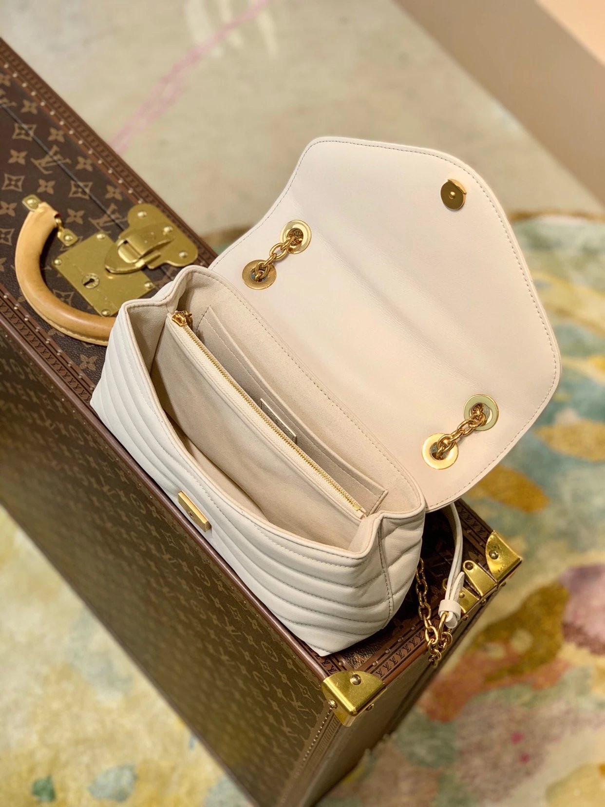 LV NEW WAVE CHAIN BAG M58549