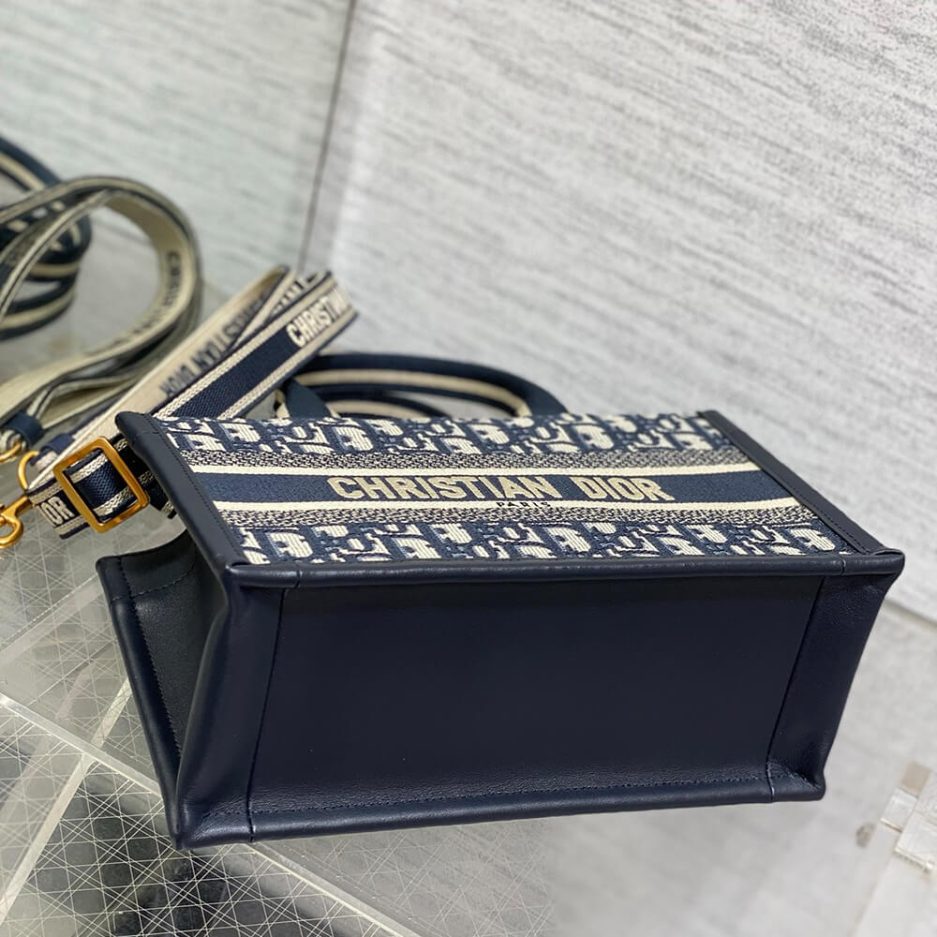 D*or east-west D*or book tote with strap