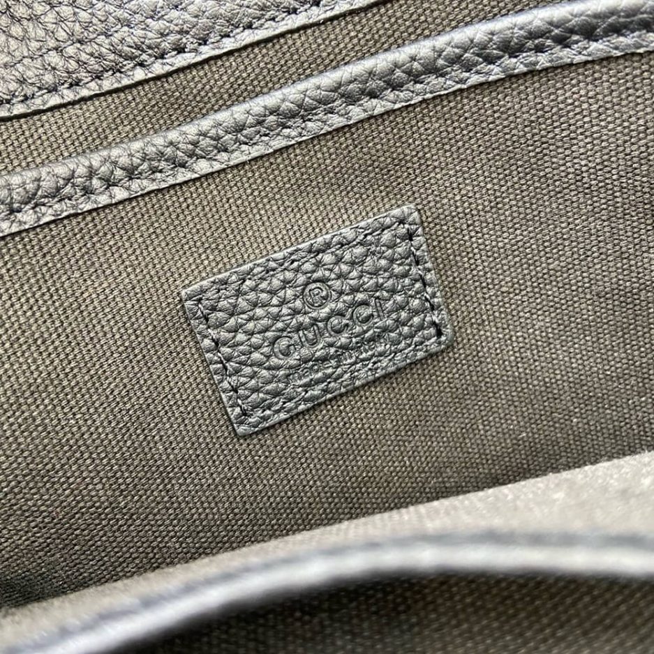 G*u*i small tote bag with hook closure