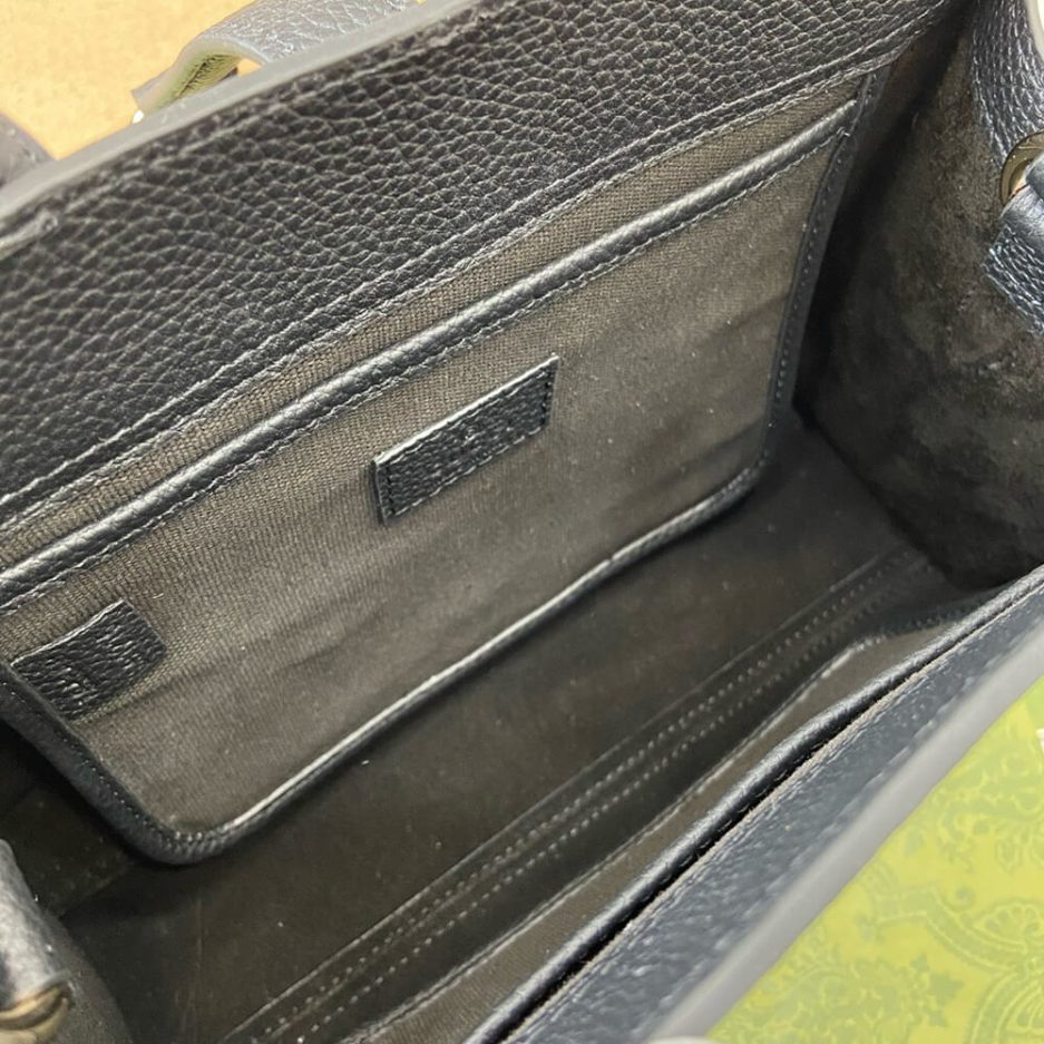 G*u*i small tote bag with hook closure