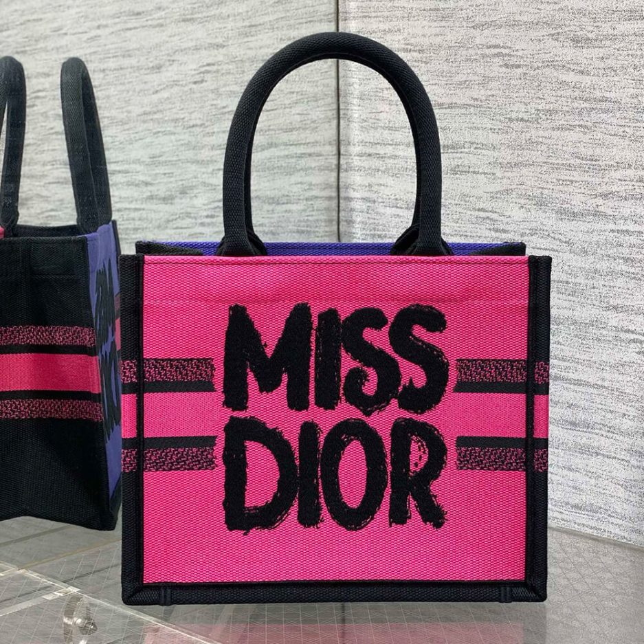 small D*or book tote