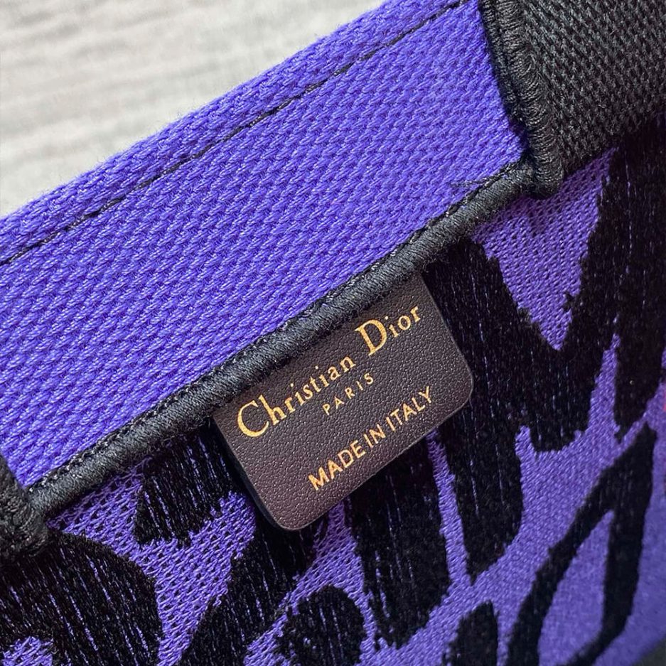 small D*or book tote