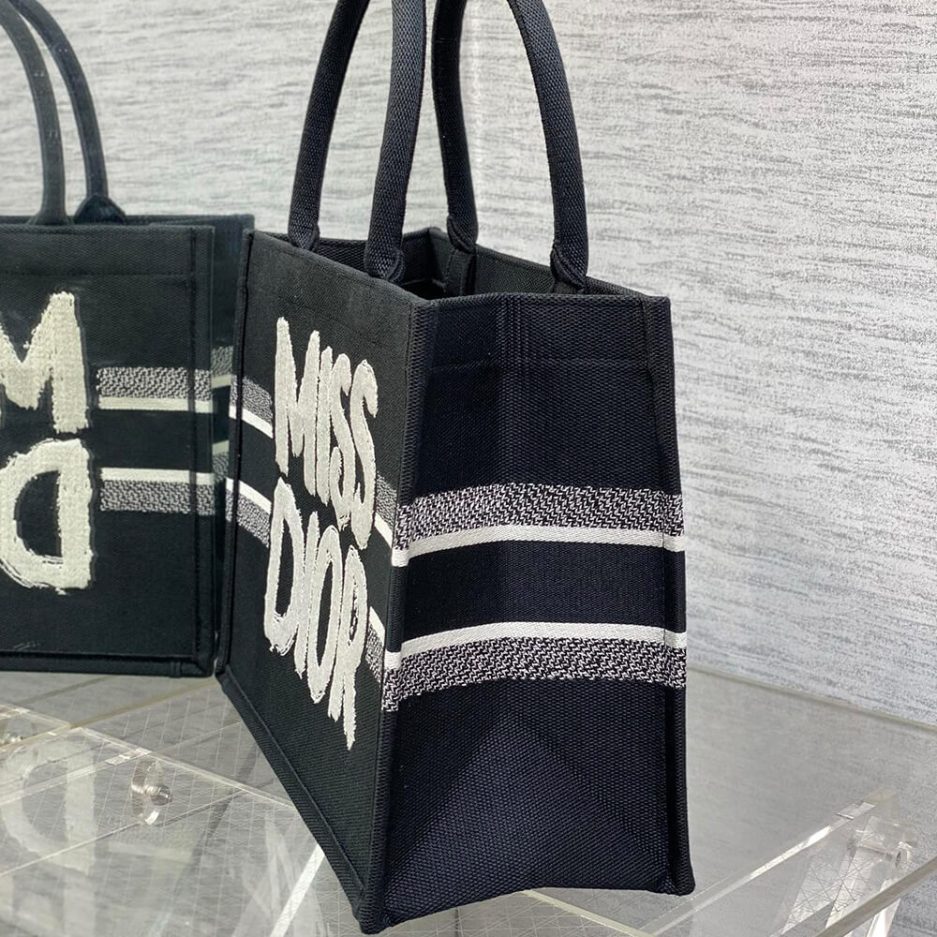 medium D*or book tote