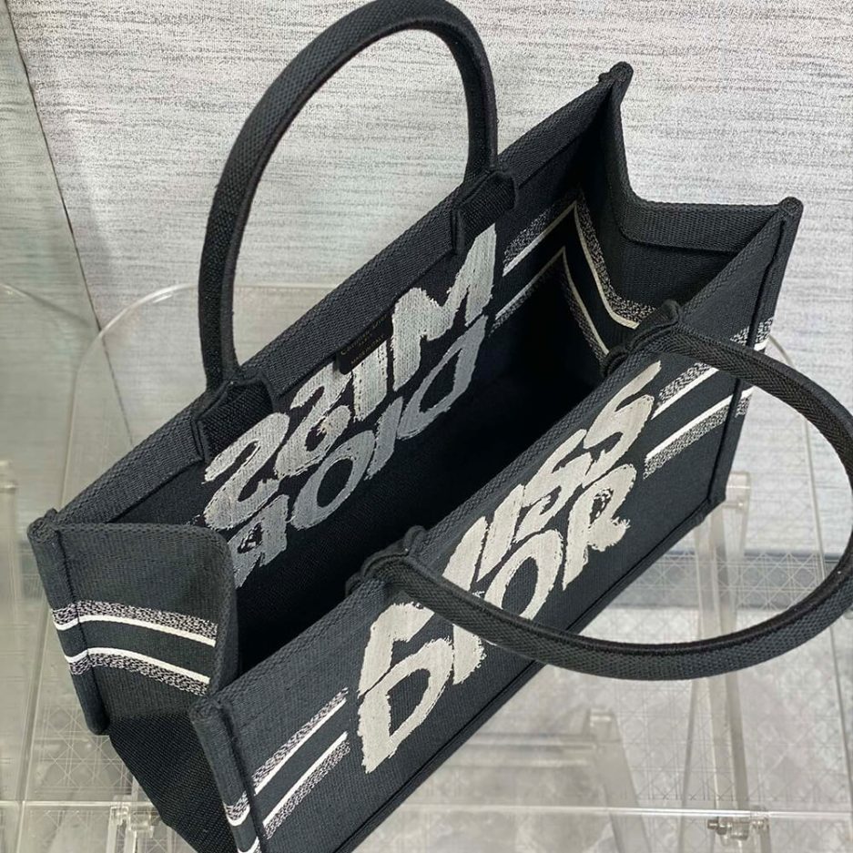 medium D*or book tote